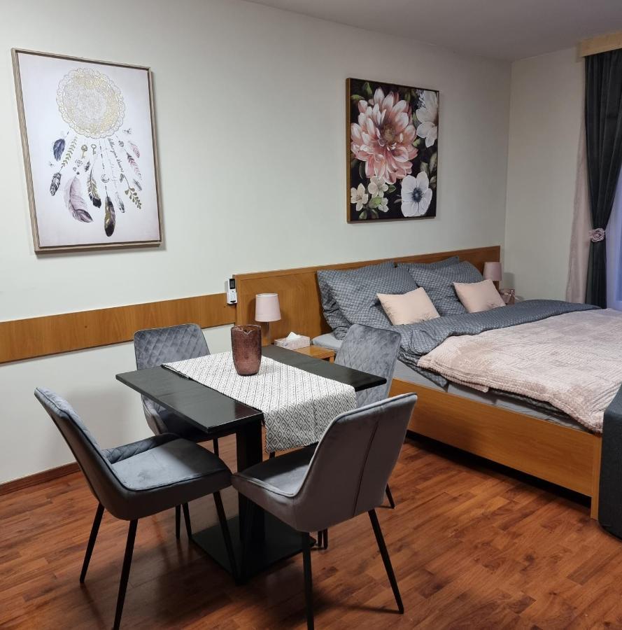 דירות Relax Wellness Studio Hajdúszoboszló מראה חיצוני תמונה