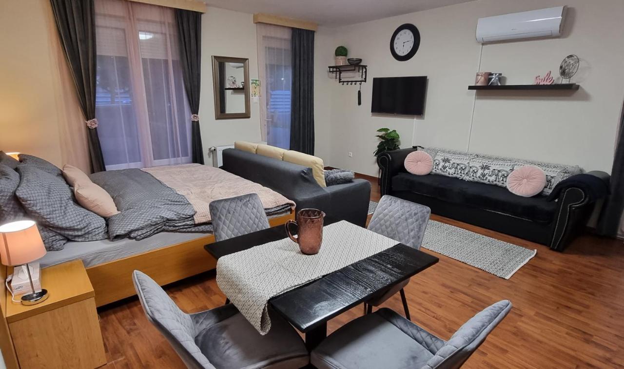 דירות Relax Wellness Studio Hajdúszoboszló מראה חיצוני תמונה