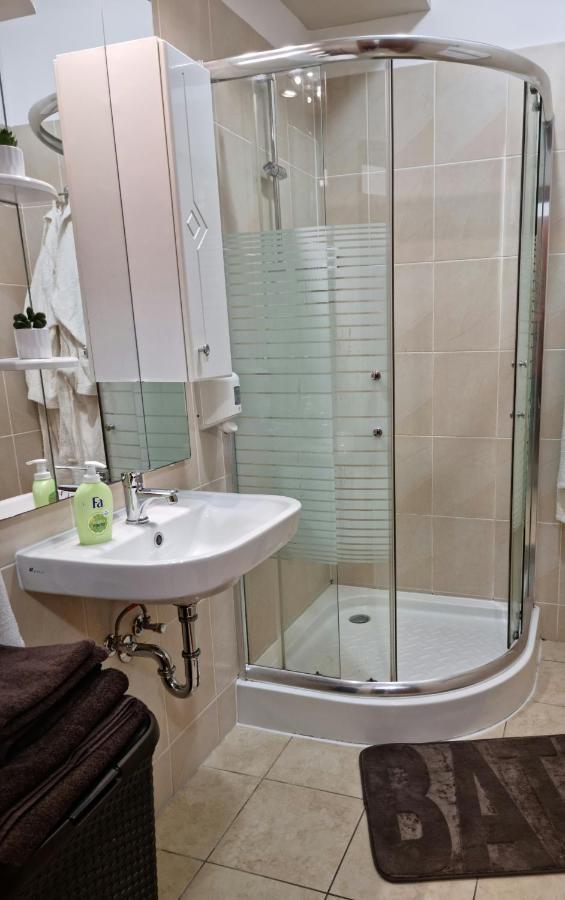 דירות Relax Wellness Studio Hajdúszoboszló מראה חיצוני תמונה
